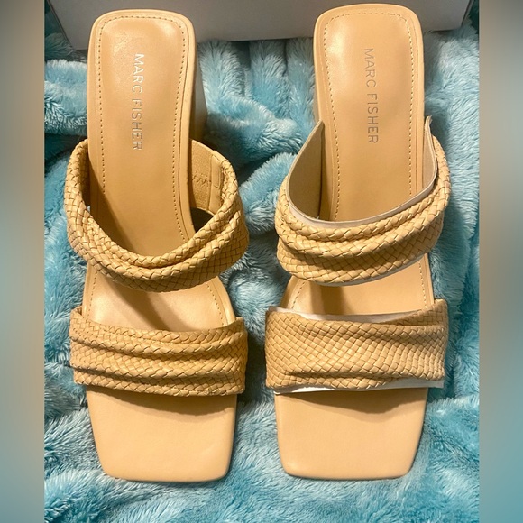 NIB Marc Fisher Eloria Block Heel Sandals 9M - Picture 7 of 13